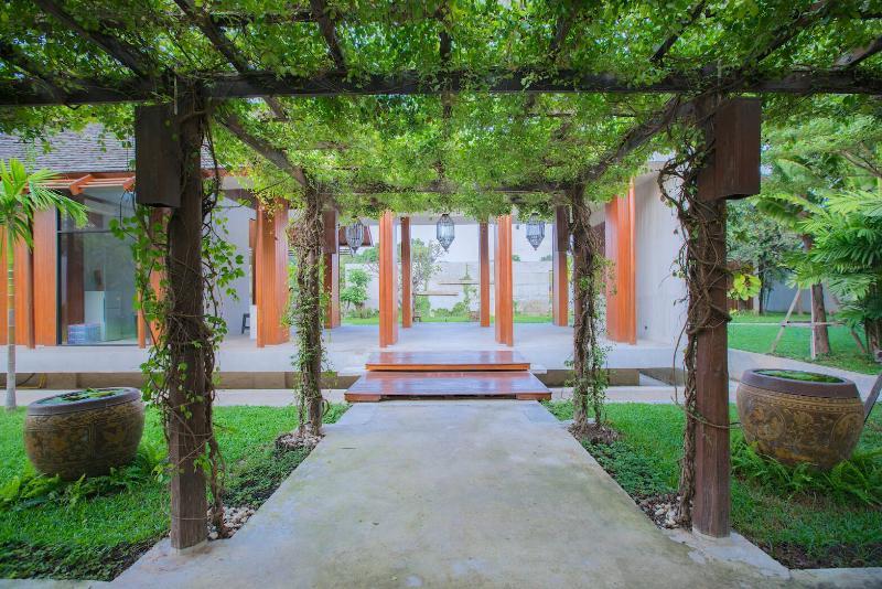 Into The Forest Resort Bangkok Luaran gambar